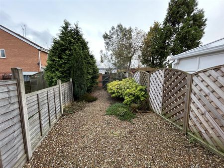 Adams Court, Kidderminster - Photo 2