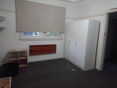 3-bedroom shared house, Hay Street - Photo 2