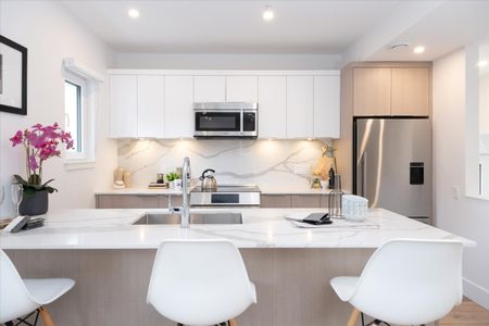 Brand New 3 Bed Townhome In Grandview Woodland - Photo 4