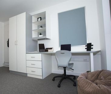 1 bedroom in a flat share to rent - Photo 5