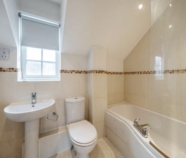 3 Bedroom House - Riverdale, Wrecclesham - Photo 3