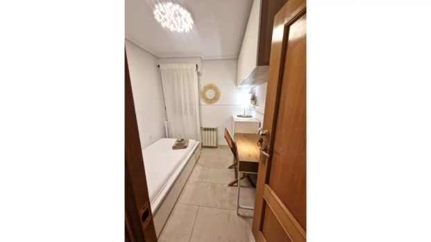 Room in a shared 5-bedroom apartment for rent in L'Amistat. - Photo 1