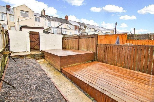 3 bedroom terraced house to rent - Photo 1