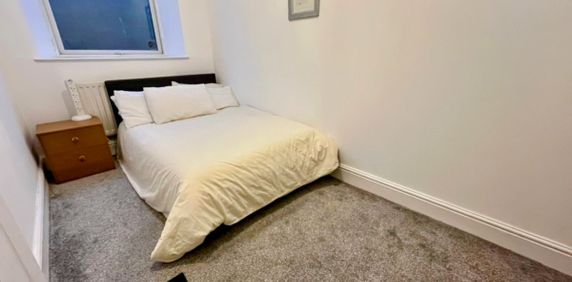 Wellington Road - Photo 2