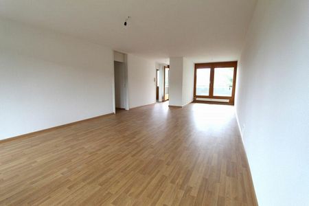 Schöne 4.5Zi-Wohnung mit Balkon zu vermieten - Foto 2