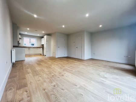 3 bedroom Semi-detached house To Let - Photo 1