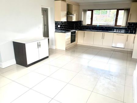 5 bedroom detached house to rent - Photo 2