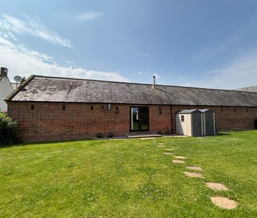 2 bedroom barn conversion to rent - Photo 3