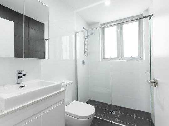 Refreshed 1 Bedroom Apartment with District Views - Photo 1