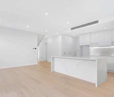 Contemporary Five-Bedroom Luxury Living in Brighton East’s Finest P... - Photo 3