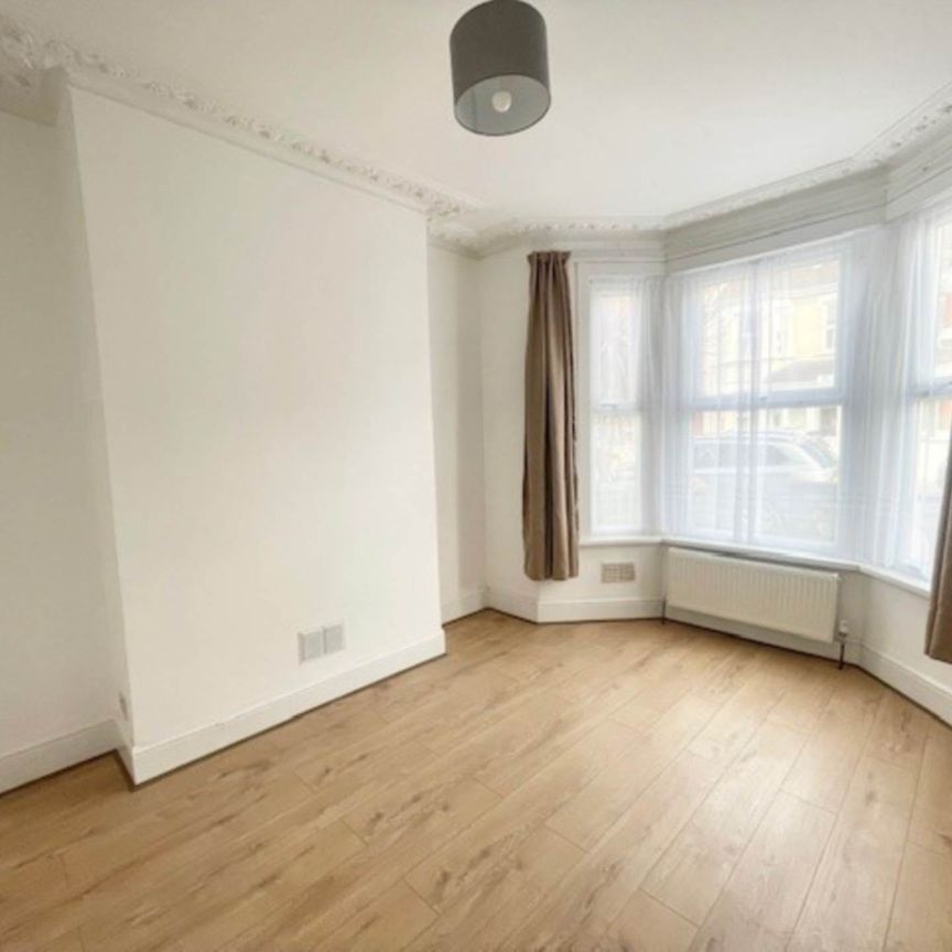 Sibley Grove, London - Photo 1