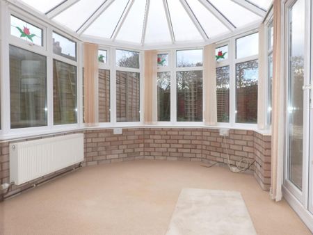 3 bedroom semi-detached house to rent - Photo 4