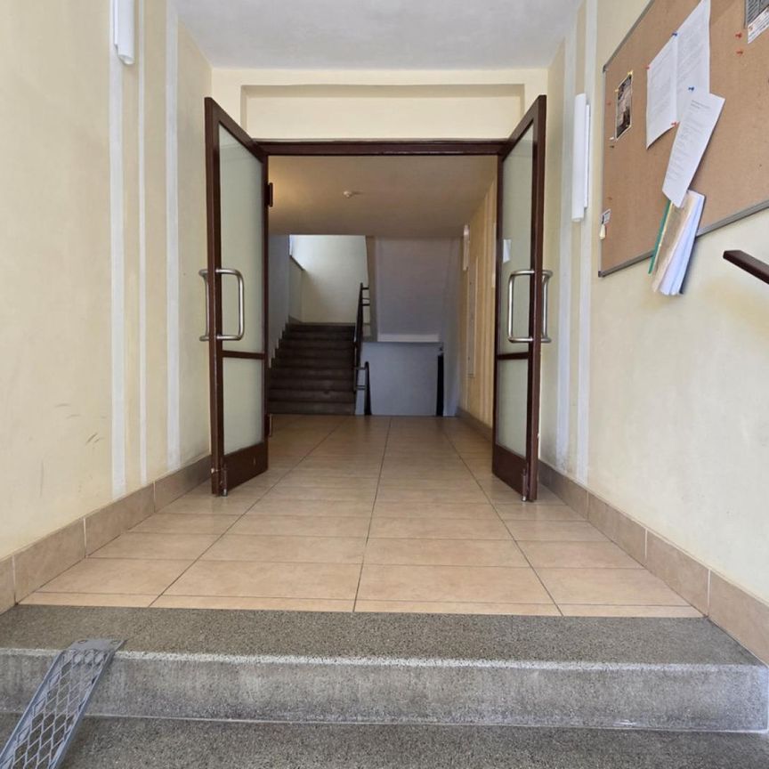 Pronájem bytu 2+1 65 m², Kladenská 540, Praha Vokovice - Photo 1