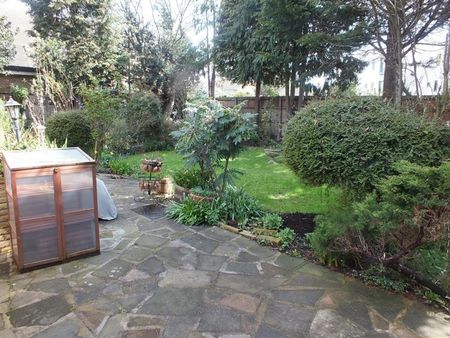 4 bedroom House To Let - Photo 2