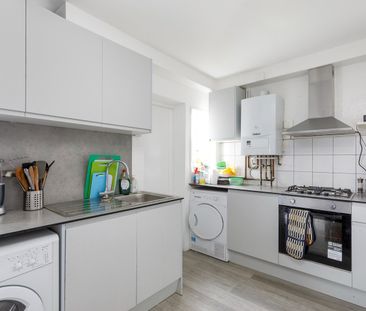 4 Bed Semi-Detached House, Medmerry Hill, BN2 - Photo 4