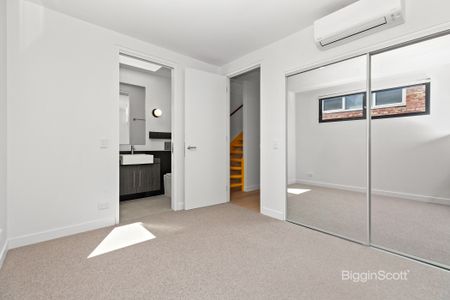 5 Yirram Lane, Richmond VIC 3121 - House For Rent | Domain - Photo 4