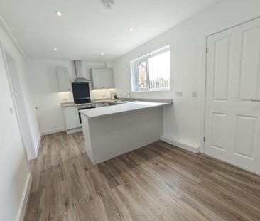 3 bedroom semi-detached house to rent - Photo 6