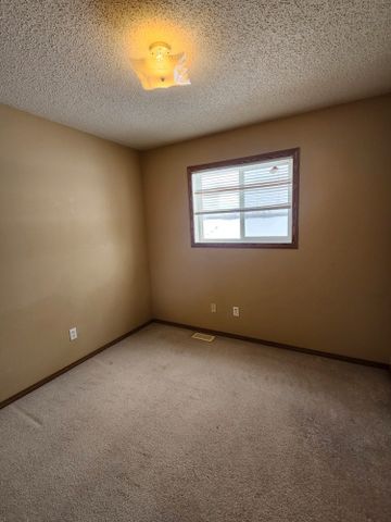 Gorgeous 3 Bedroom Townhouse in Desirable Johnstone Park! - Photo 5