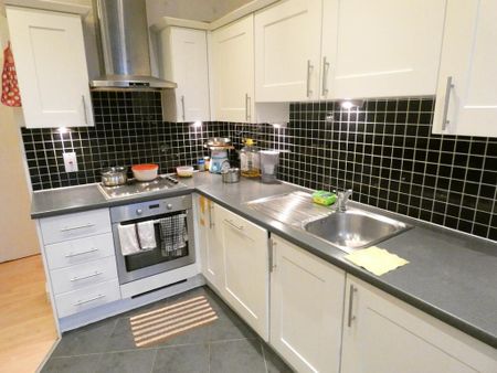 1 bedroom flat to rent - Photo 2