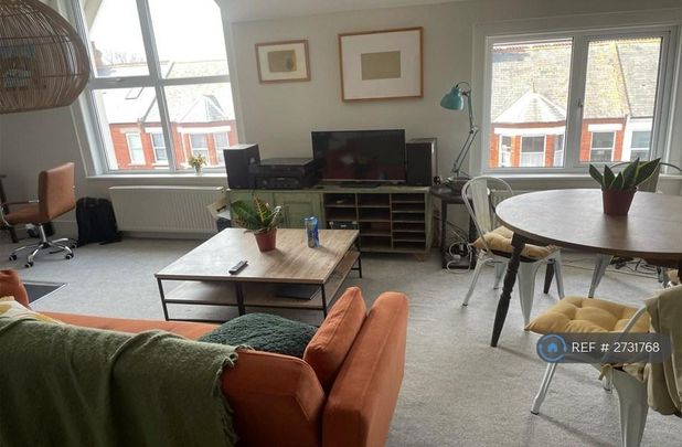 1 bedroom in a flat share to rent - Photo 1