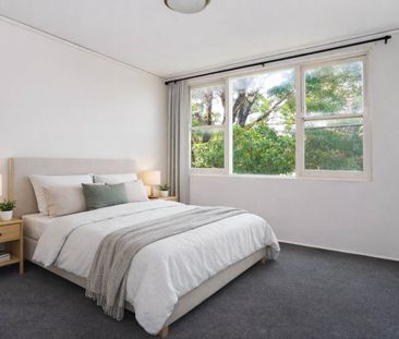 APARTMENT WITH HUGE BALCONY OVERLOOKING THE OVAL - Photo 3