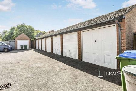 Brookenbee Close, Rustington, BN16 - Photo 4