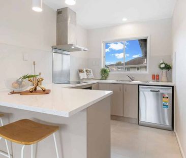 Renovated Brick & Tile 2BR Home in Bucklands Beach - Photo 4