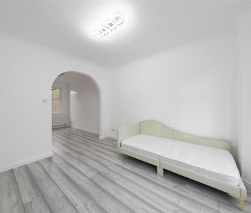 4 bedroom detached house to rent - Photo 3