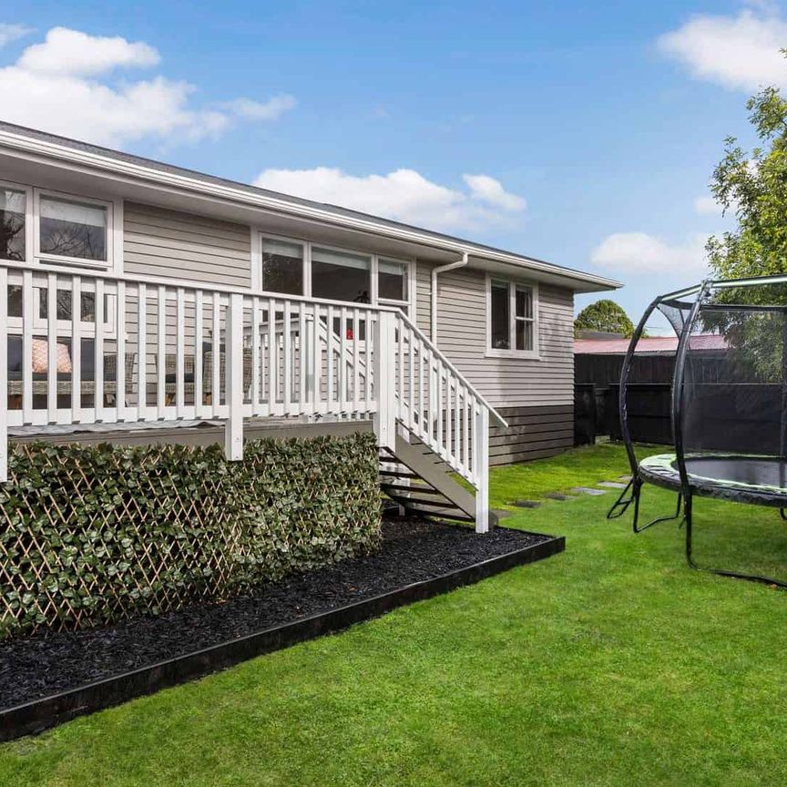 5 Bedroom, 2 Bathroom House - Photo 1