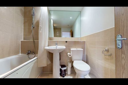 2 Bed Flat, Southwark Park Road, SE16 - Photo 3