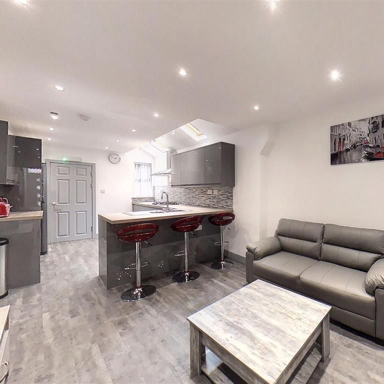 6 bedroom house to rent - Photo 1