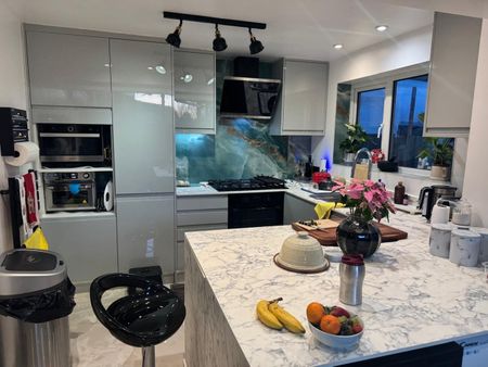 Room in a Shared House, Mayfield Road, CR7 - Photo 4