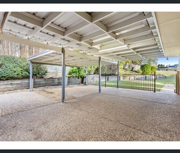 SPACIOUS 3 BEDROOM HOME ON MASSIVE BLOCK! - Photo 6