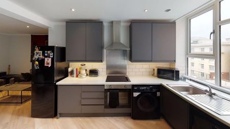 4 bedroom flat to rent - Photo 5