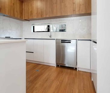 Brand new four bedroom home! - Photo 3