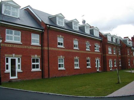 St. Judes Road, Englefield Green, Egham, TW20 0BF - Photo 4