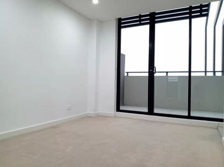 Stylish One-Bedroom Apartment in Secure Building - Photo 2
