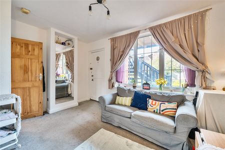 Court Farm Gardens, Manor Green Road, Epsom, Surrey, KT19 8SL - Photo 2