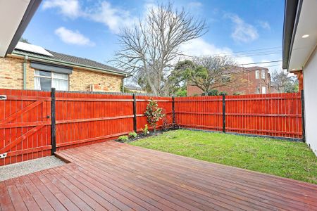 GREAT LOCATION - IMMACULATE THROUGHOUT - Photo 5