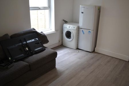 6 bedroom terraced house to rent - Photo 2