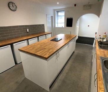 1 bedroom in a house share to rent - Photo 3