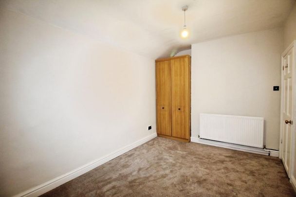 2 bedroom end of terrace house to rent - Photo 1