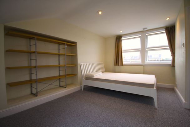 3 Bed Flat, Raeburn Street, SW2 - Photo 1