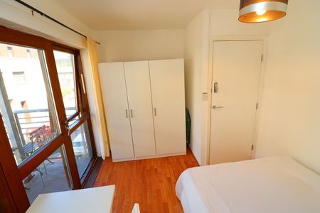 Room in a Shared Flat, Barchester Street, E14 - Photo 4