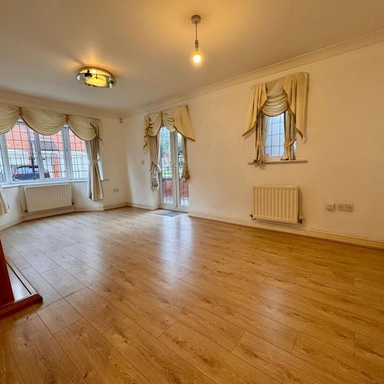 2 bedroom property to rent - Photo 1