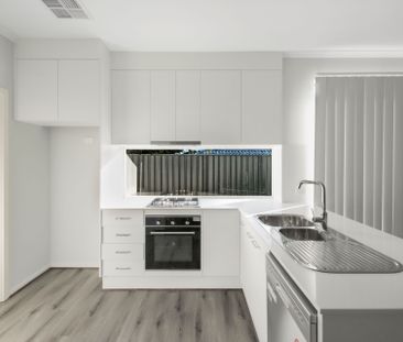 Modern Comfort & Convenient Living in Morphett Vale! - Photo 5