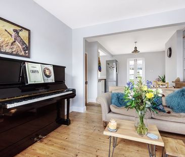 Hare Lane, Farncombe - 3 bedrooms Property for lettings - Seymours - Photo 5