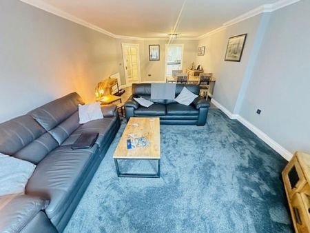 2 bedroom Flat To Let - Photo 4