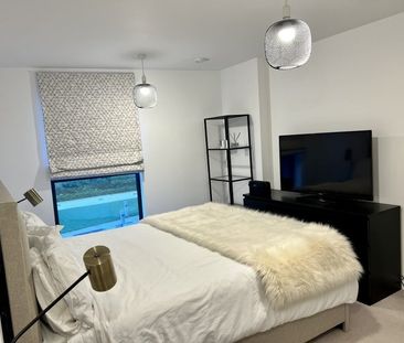 2 Bed Flat, Hawthorne Crescent, SE10 - Photo 3