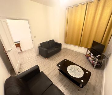Room in a Shared House, Mandrell Road, SW2 - Photo 1